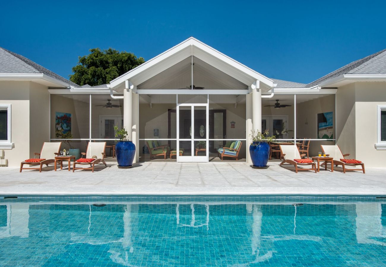 House in Grace Bay - Leeward Canal, Grace Bay - Kayaks, SUPs & Beautiful Pool - Villa Cariad