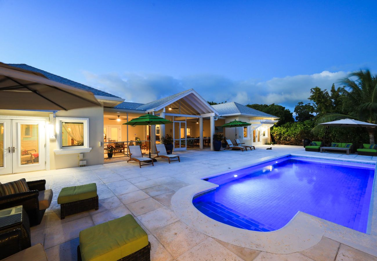 House in Grace Bay - Leeward Canal, Grace Bay - Kayaks, SUPs & Beautiful Pool - Villa Cariad