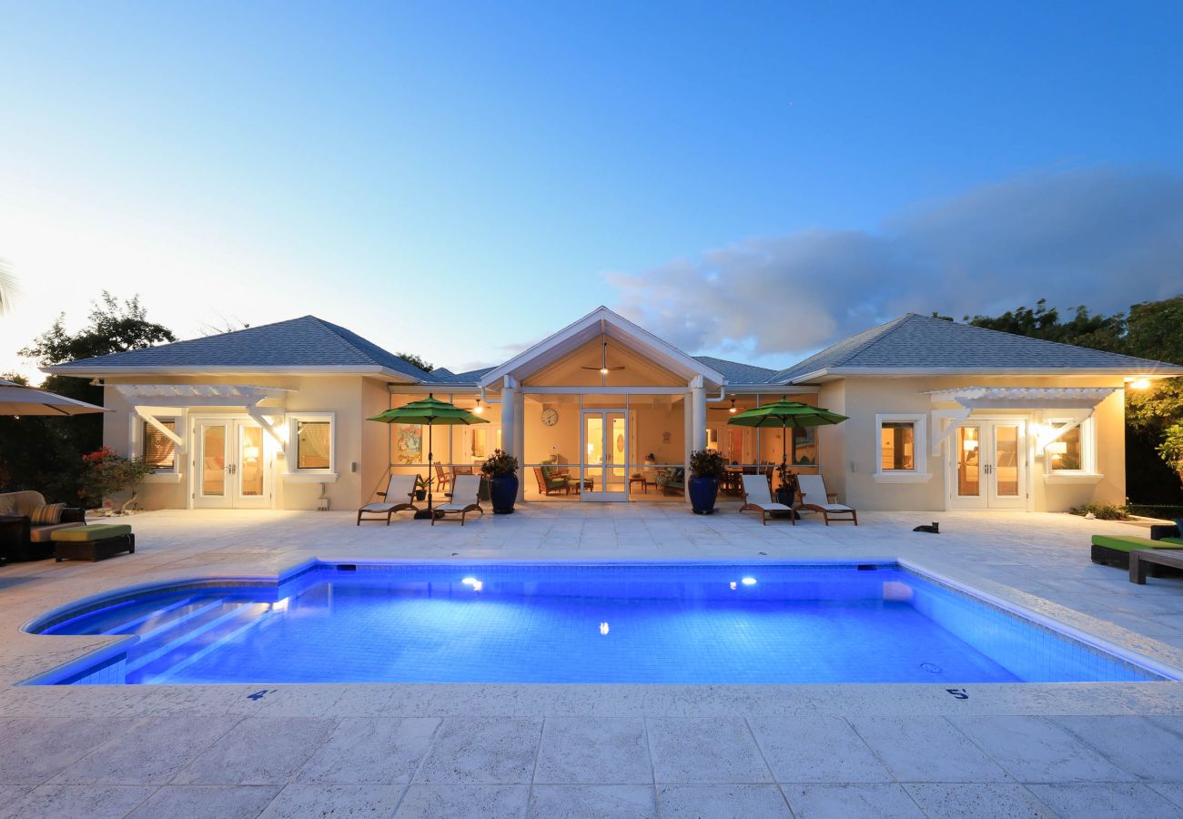 House in Grace Bay - Leeward Canal, Grace Bay - Kayaks, SUPs & Beautiful Pool - Villa Cariad