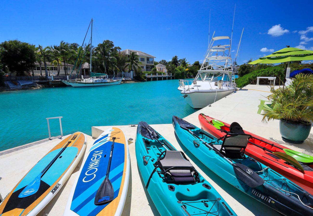 House in Grace Bay - Leeward Canal, Grace Bay - Kayaks, SUPs & Beautiful Pool - Villa Cariad