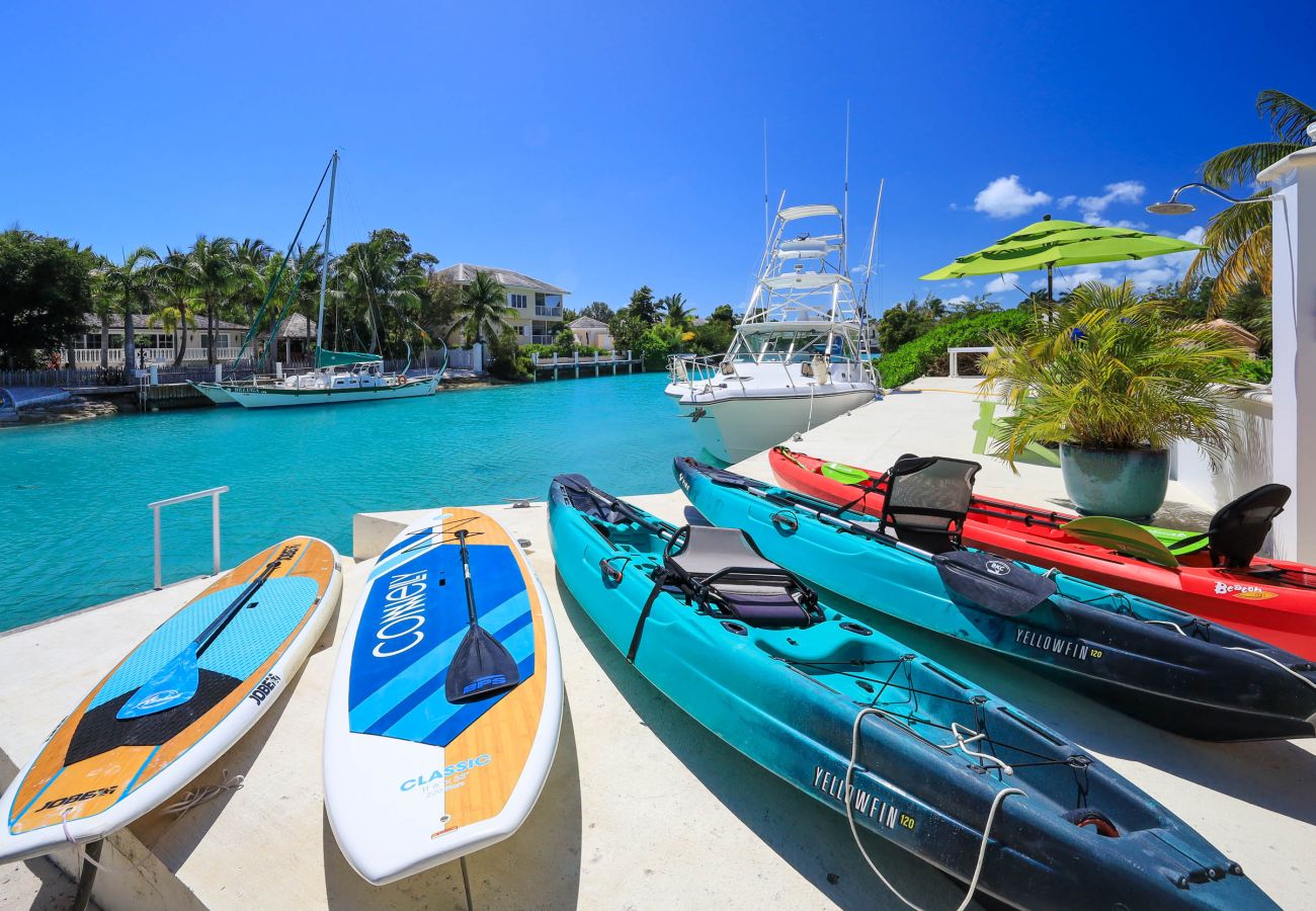 House in Grace Bay - Leeward Canal, Grace Bay - Kayaks, SUPs & Beautiful Pool - Villa Cariad