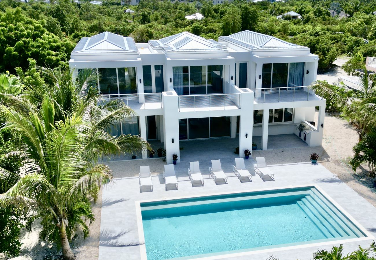 House in Grace Bay - Grace Bay, New 5 Bedroom Villa - Pure Water Villa