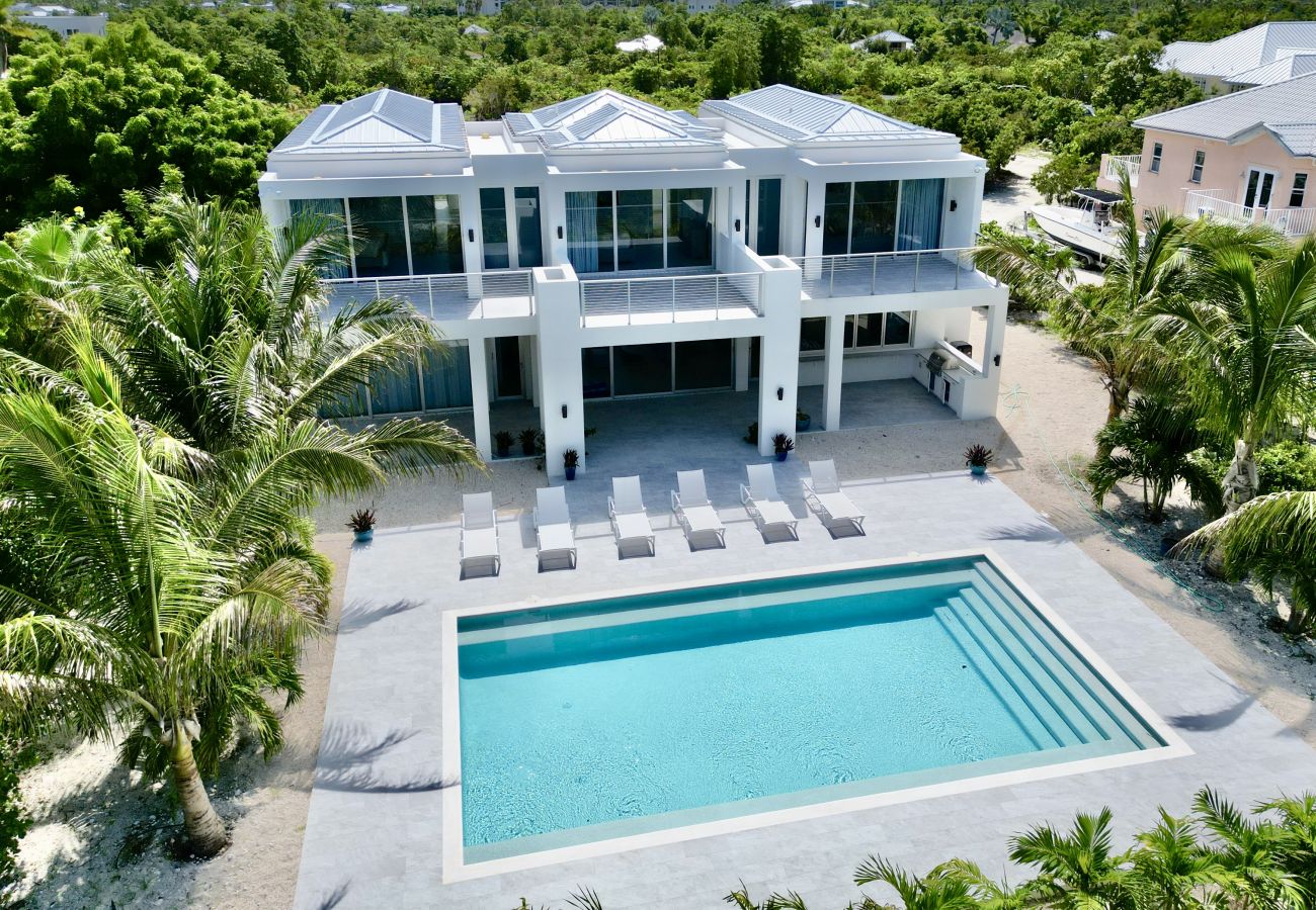 House in Grace Bay - Grace Bay, New 5 Bedroom Villa - Pure Water Villa