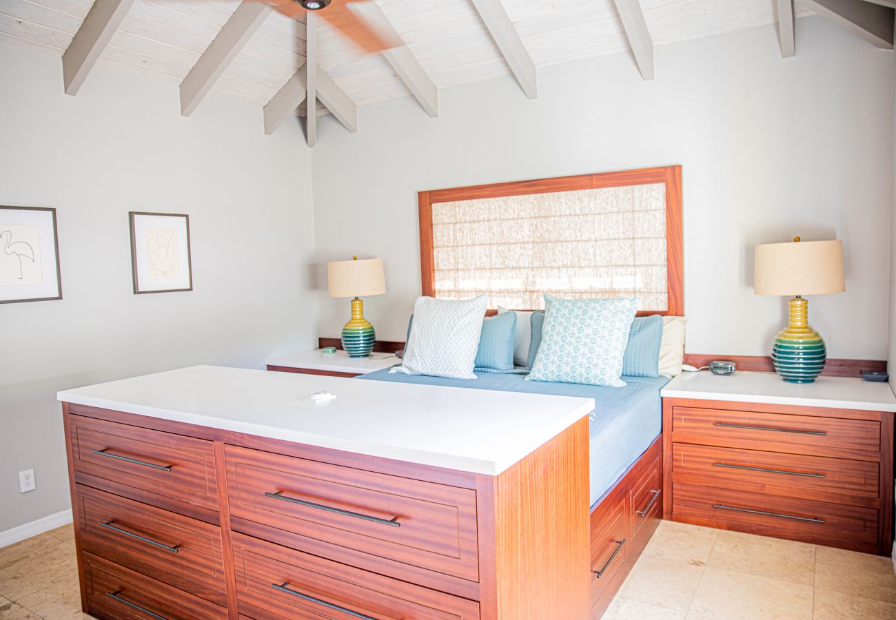 House in Grace Bay - Starfish House - The Perfect Golf & Beach Getaway in Grace Bay