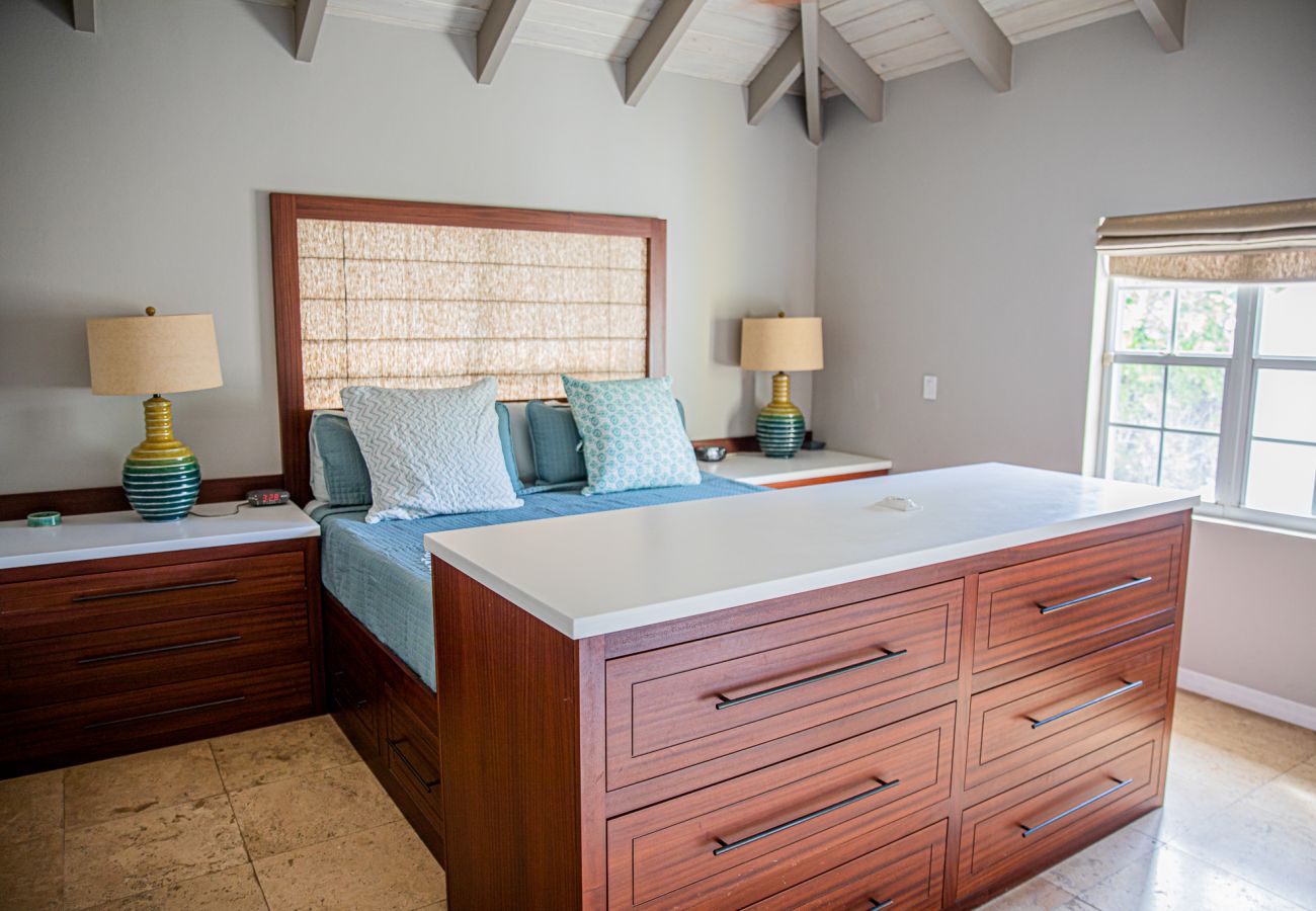 House in Grace Bay - Starfish House - The Perfect Golf & Beach Getaway in Grace Bay