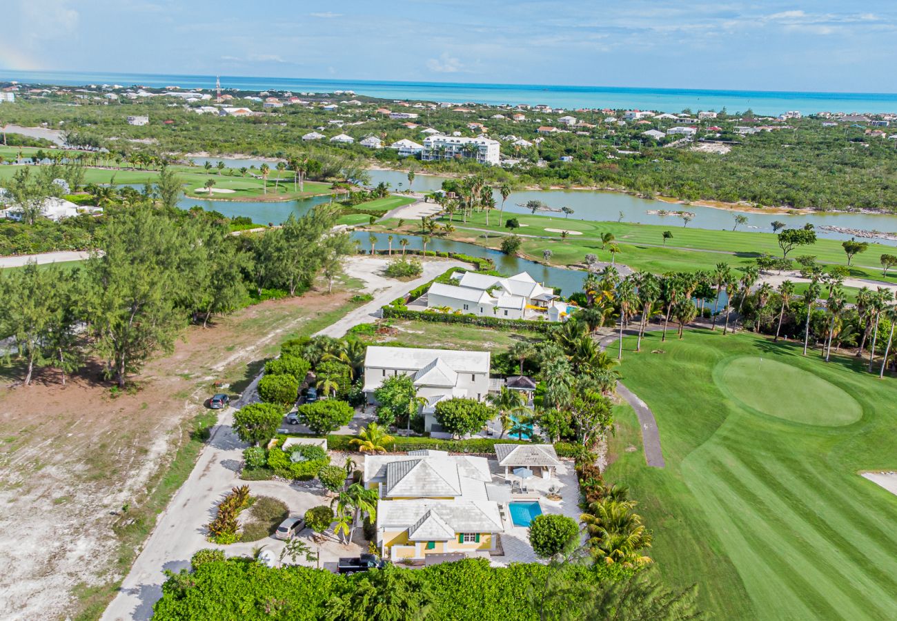 House in Grace Bay - Starfish House - The Perfect Golf & Beach Getaway in Grace Bay