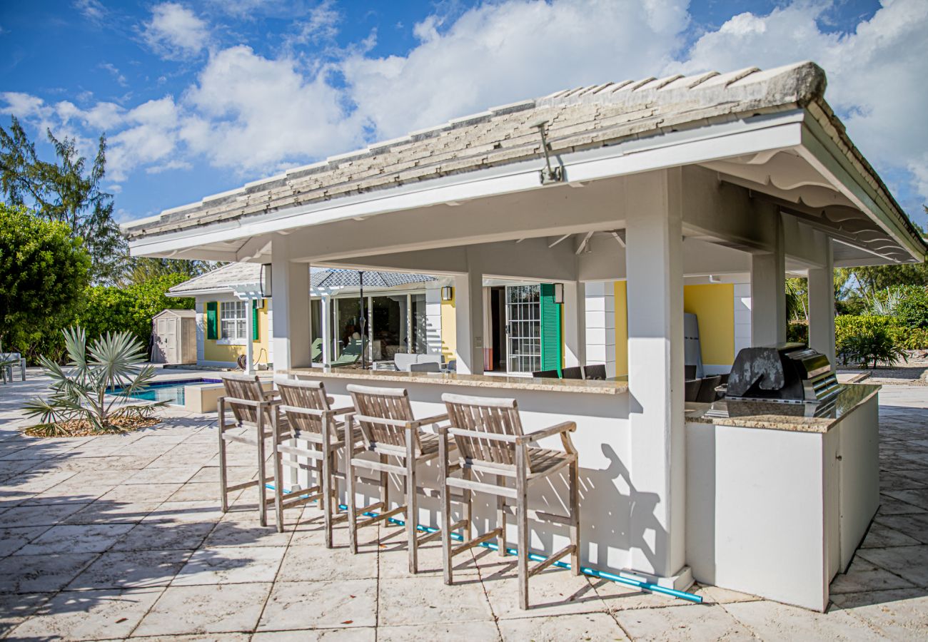 House in Grace Bay - Starfish House - The Perfect Golf & Beach Getaway in Grace Bay