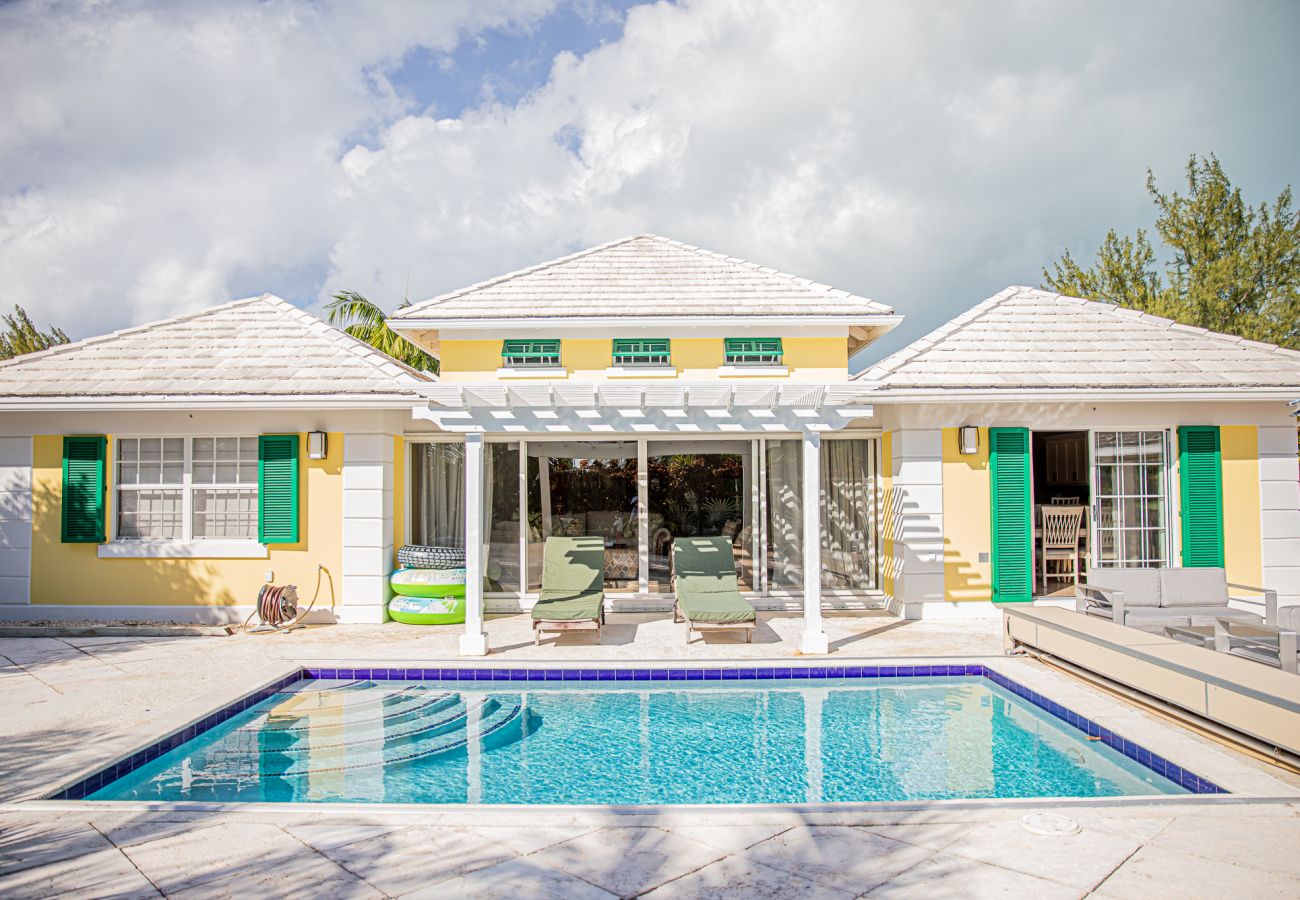 House in Grace Bay - Starfish House - The Perfect Golf & Beach Getaway in Grace Bay