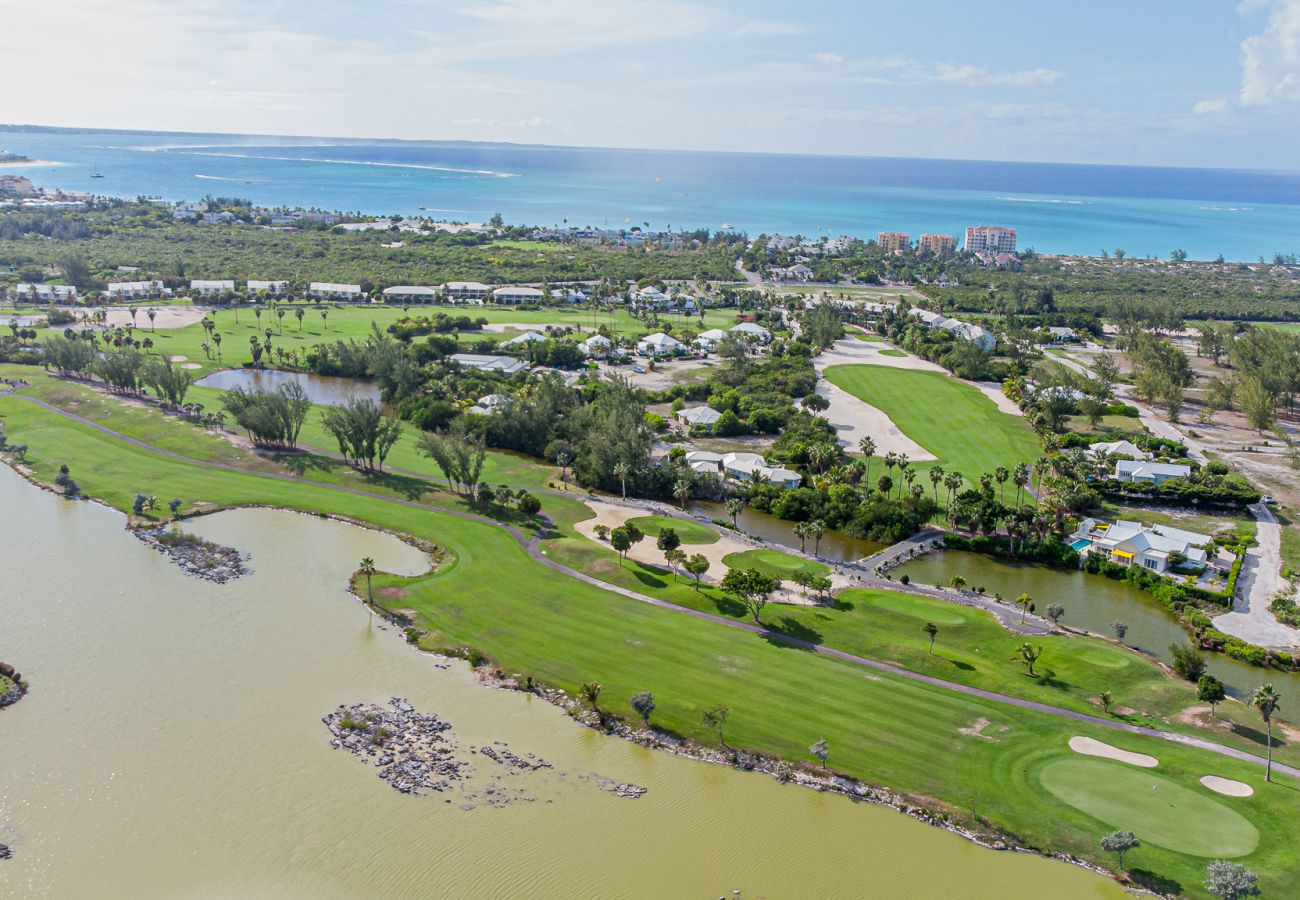 House in Grace Bay - Starfish House - The Perfect Golf & Beach Getaway in Grace Bay