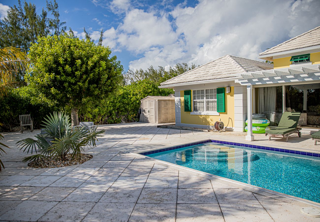 House in Grace Bay - Starfish House - The Perfect Golf & Beach Getaway in Grace Bay