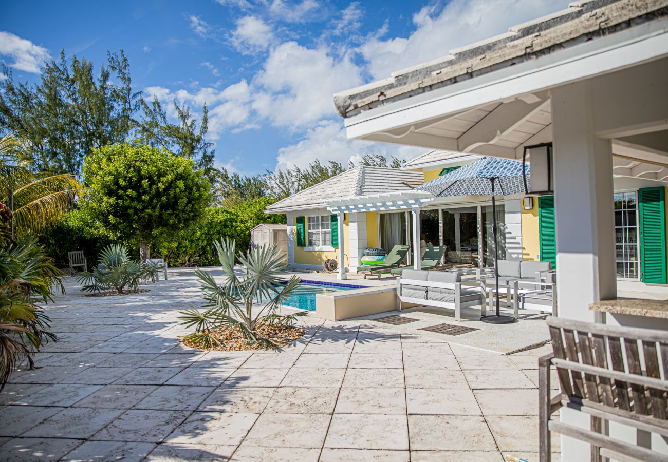 House in Grace Bay - Starfish House - The Perfect Golf & Beach Getaway in Grace Bay