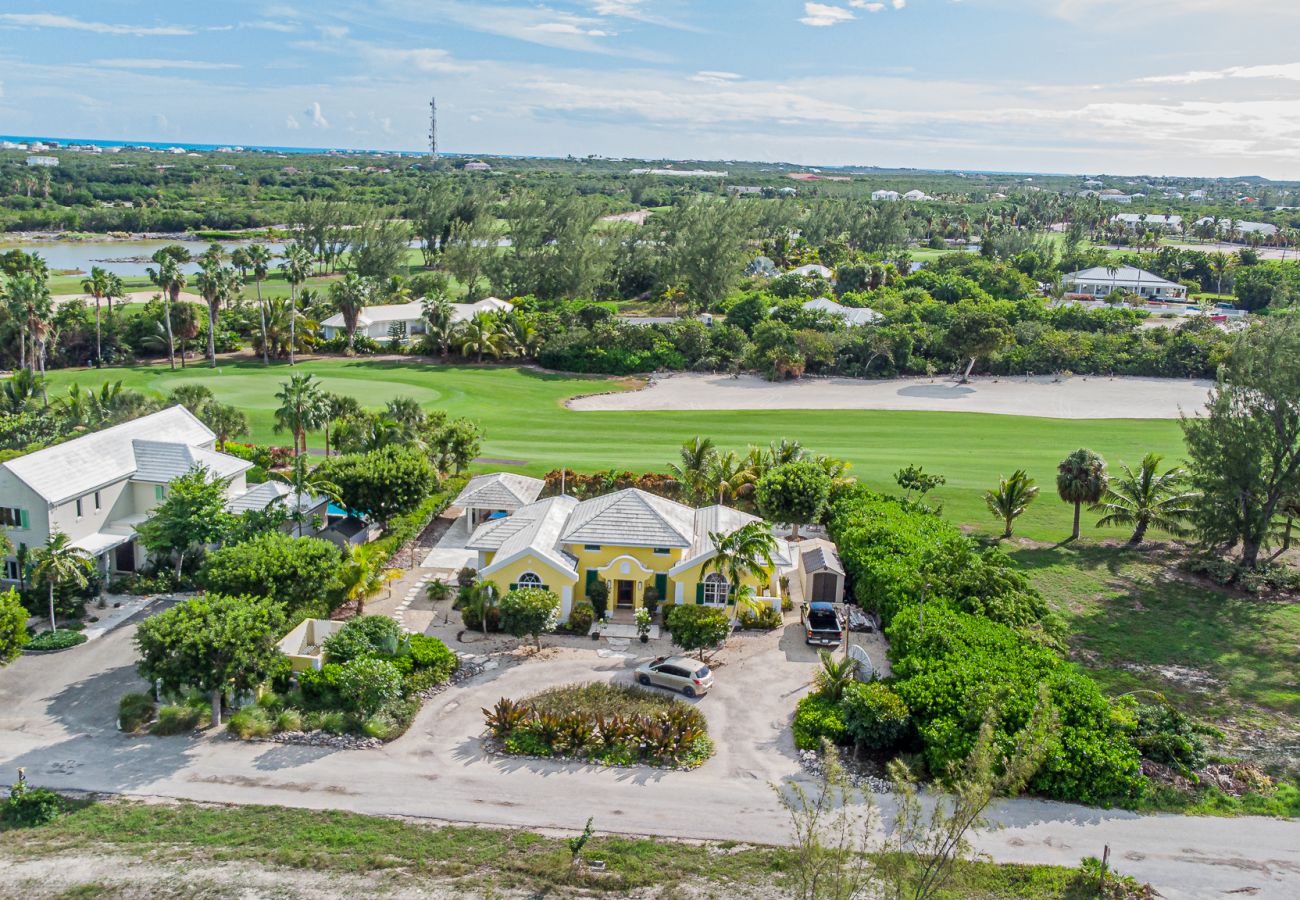 House in Grace Bay - Starfish House - The Perfect Golf & Beach Getaway in Grace Bay