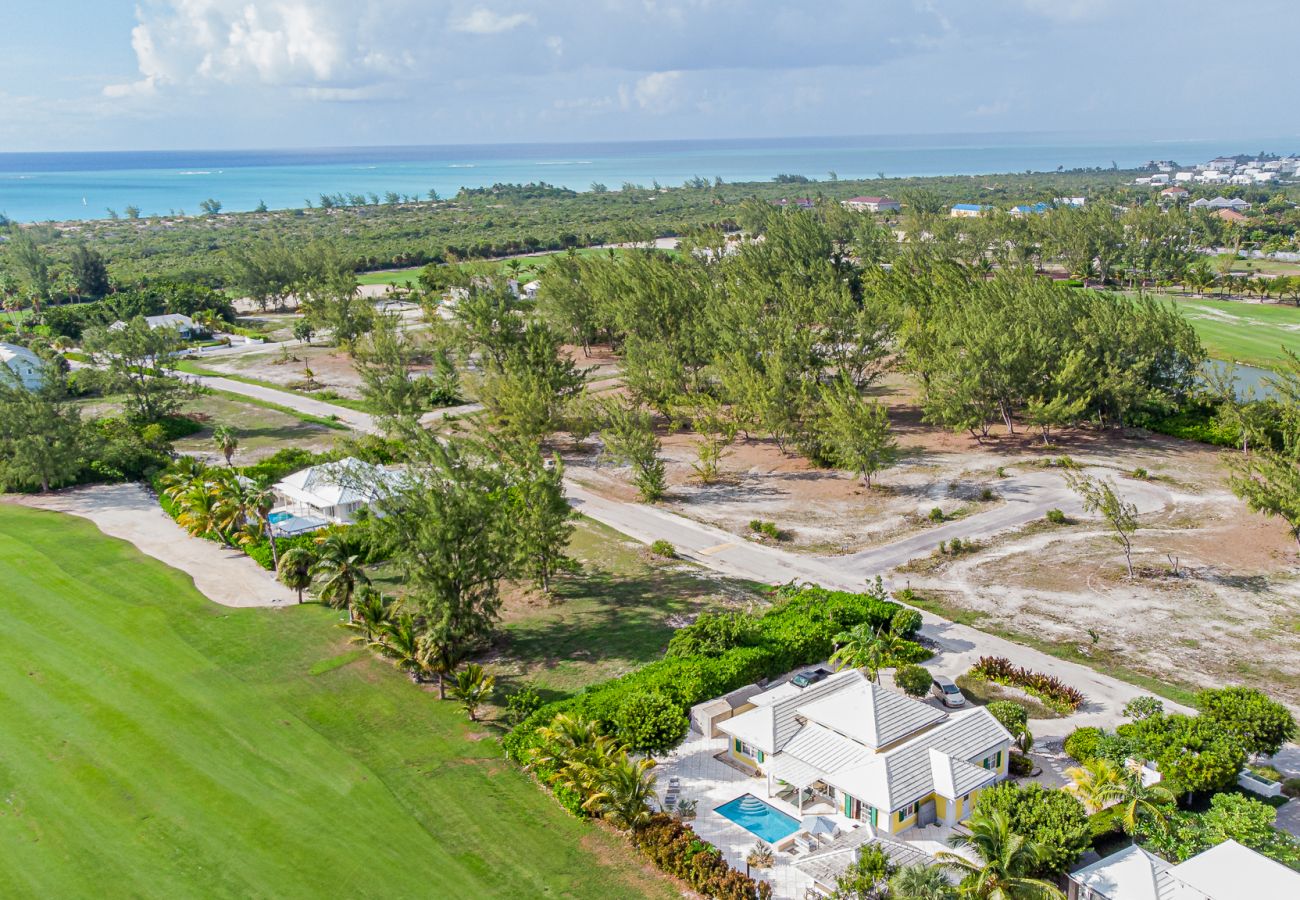 House in Grace Bay - Starfish House - The Perfect Golf & Beach Getaway in Grace Bay