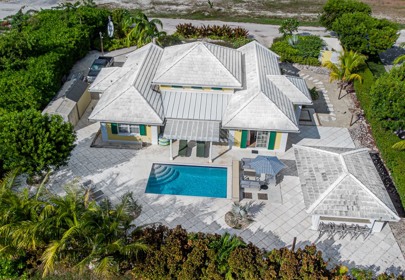 House in Grace Bay - Starfish House - The Perfect Golf & Beach Getaway in Grace Bay