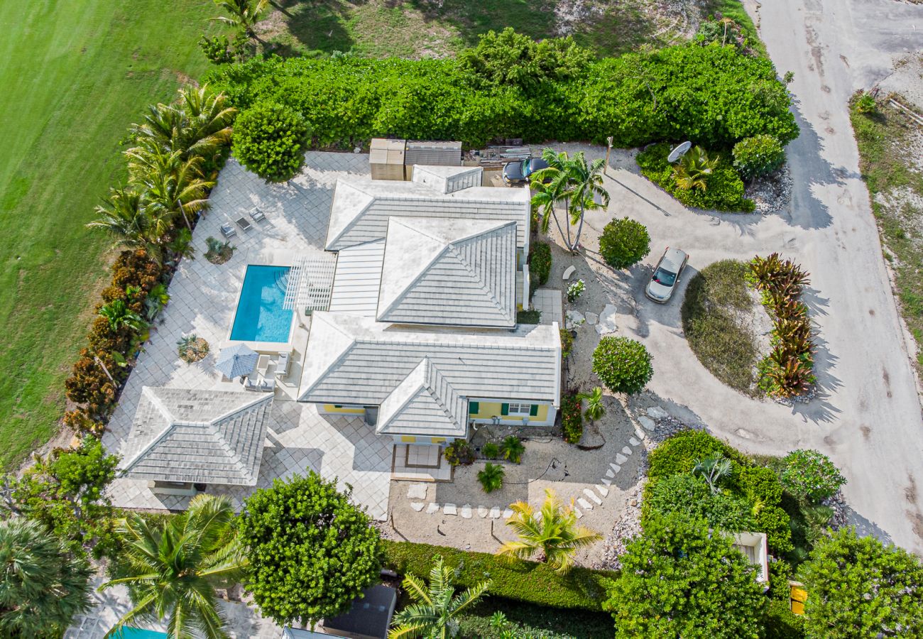 House in Grace Bay - Starfish House - The Perfect Golf & Beach Getaway in Grace Bay